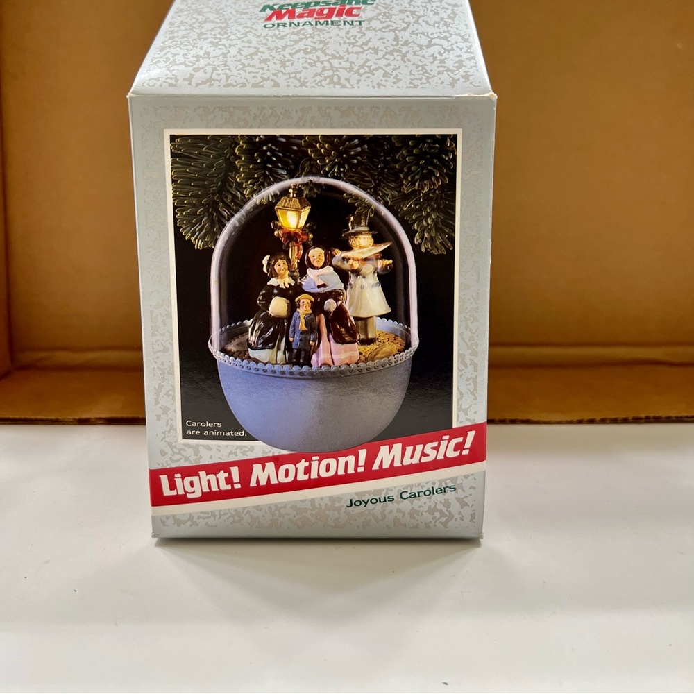 1989 Hallmark Keepsake Magic Joyous Carolers Light Motion Music Ornament